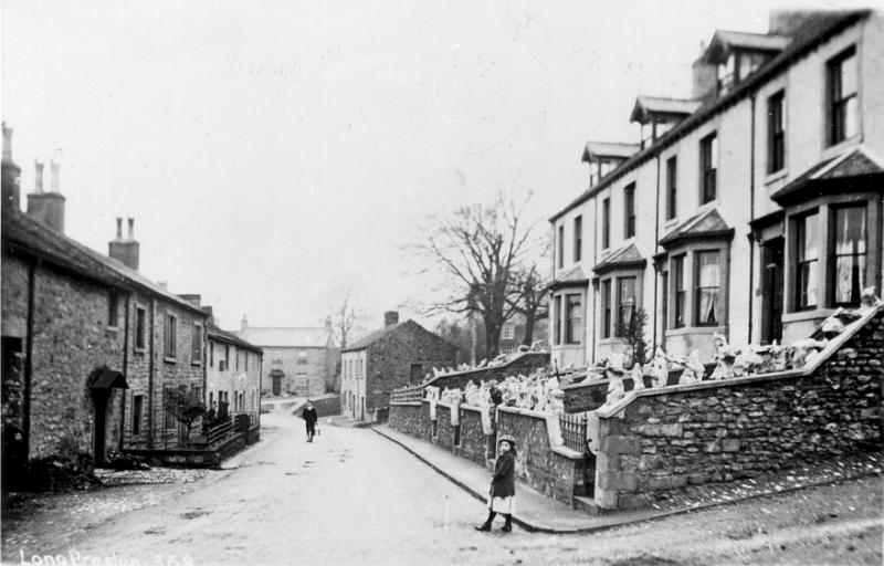 West End - 1906.JPG - View of West End. 1906. The children are possibly Billy & Belle Harrison.